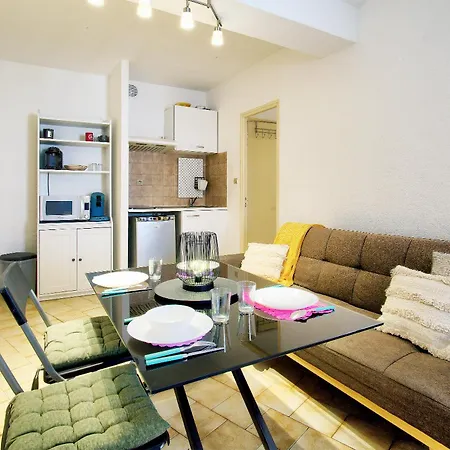 Historique D'agde: Central Charm Apartment