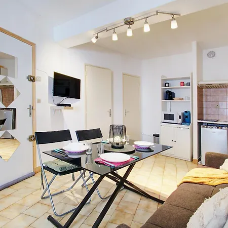 Historique D'agde: Central Charm Apartment